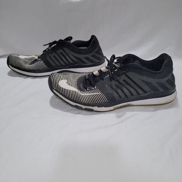 Nike Size 11 Men's Black and White Running Shoes - Picture 5 of 6